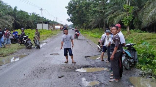 Jalan Rusak di Langkat
