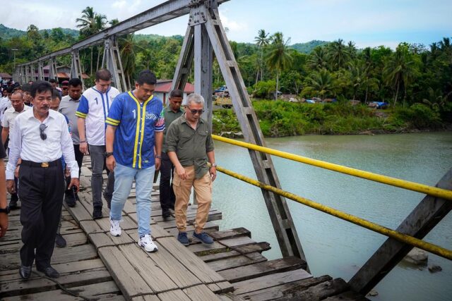 Bobby Nasution Tinjau Jembatan Papan dan Serap Aspirasi Masyarakat Nias Barat