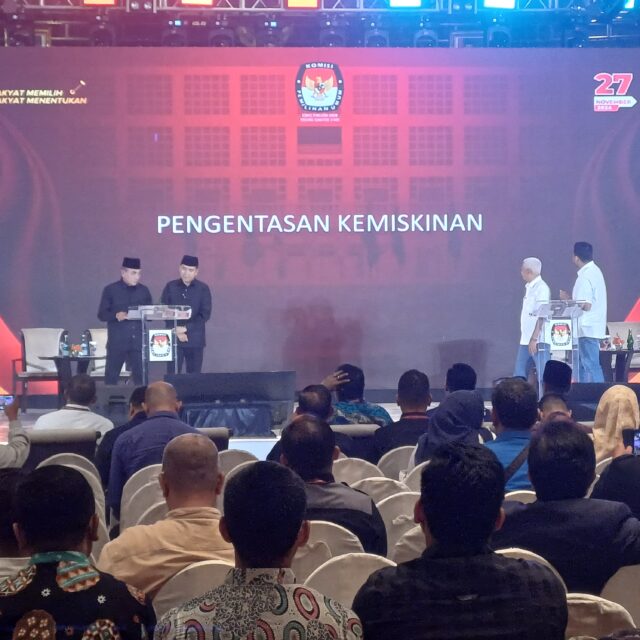 Cawagubsu H. Surya, Calon Wakil Gubernur Sumut, menyampaikan visi dan misi dalam Debat Publik Pertama di Medan Cawagubsu H. Surya, Calon Wakil Gubernur Sumut, menyampaikan visi dan misi dalam Debat Publik Pertama di Medan